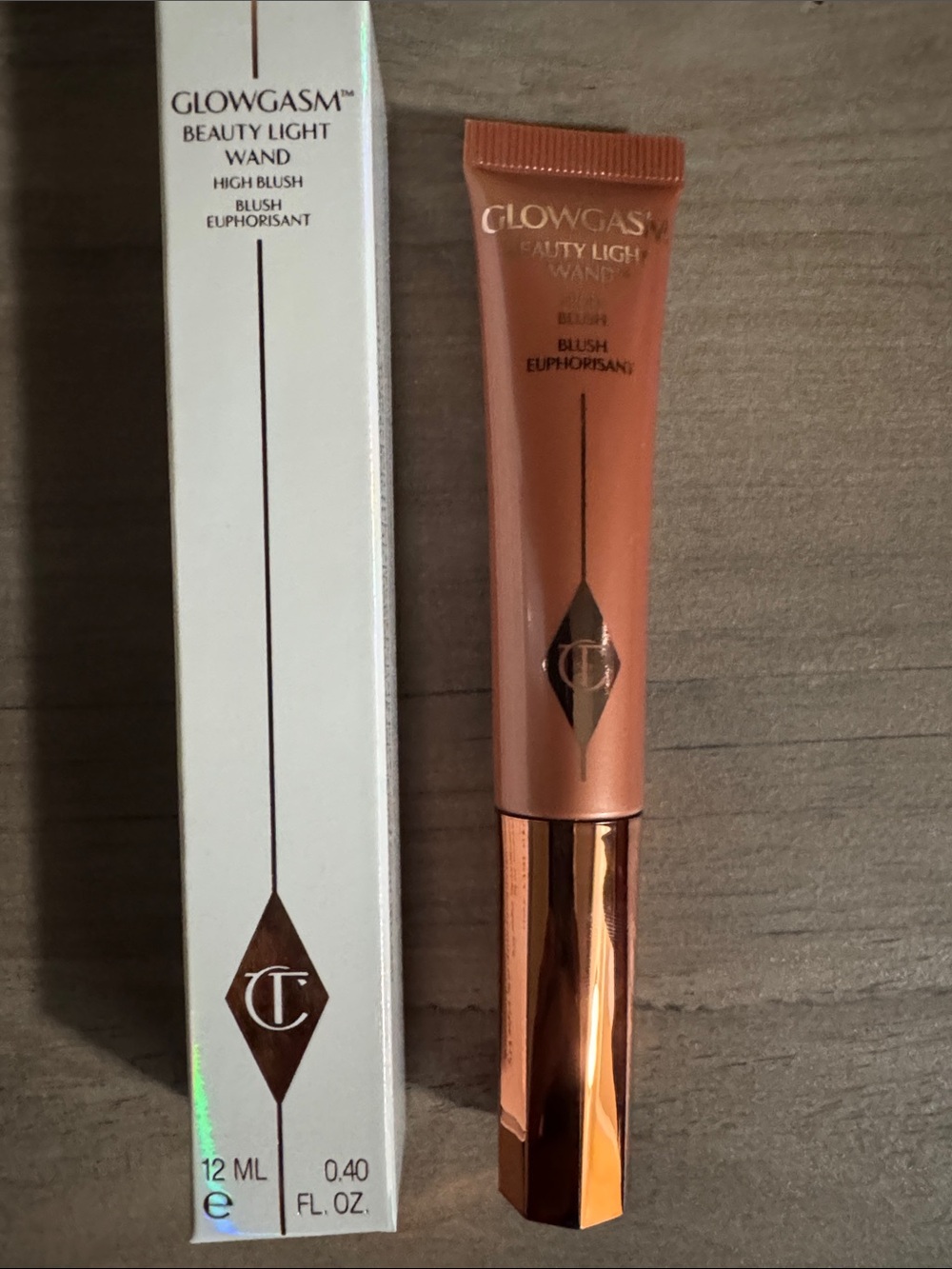 Charlotte Tilbury Glowgasm Beauty Light Wand Blush - Peachy